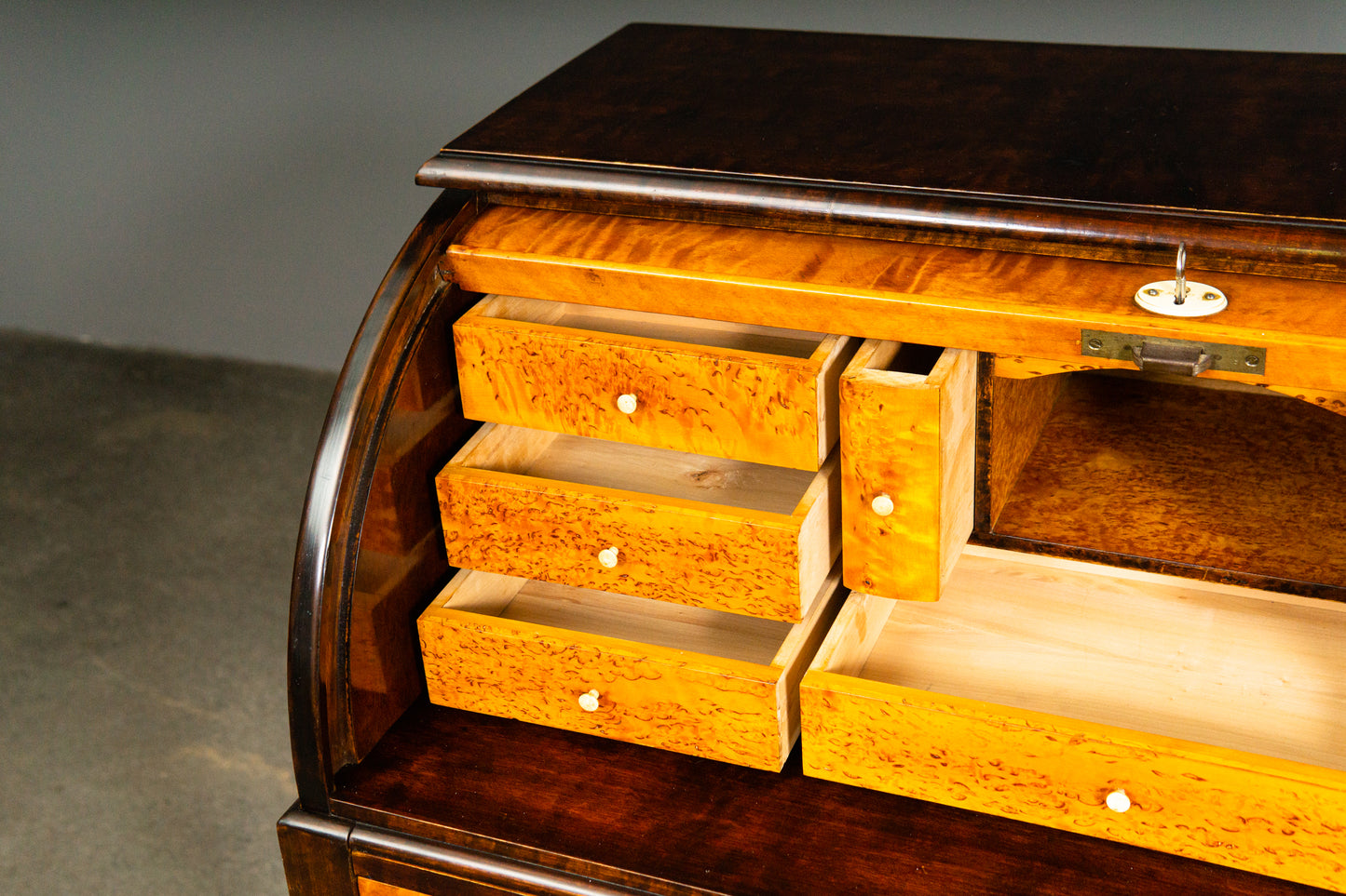 kleiner Sekretär im Biedermeier Stil