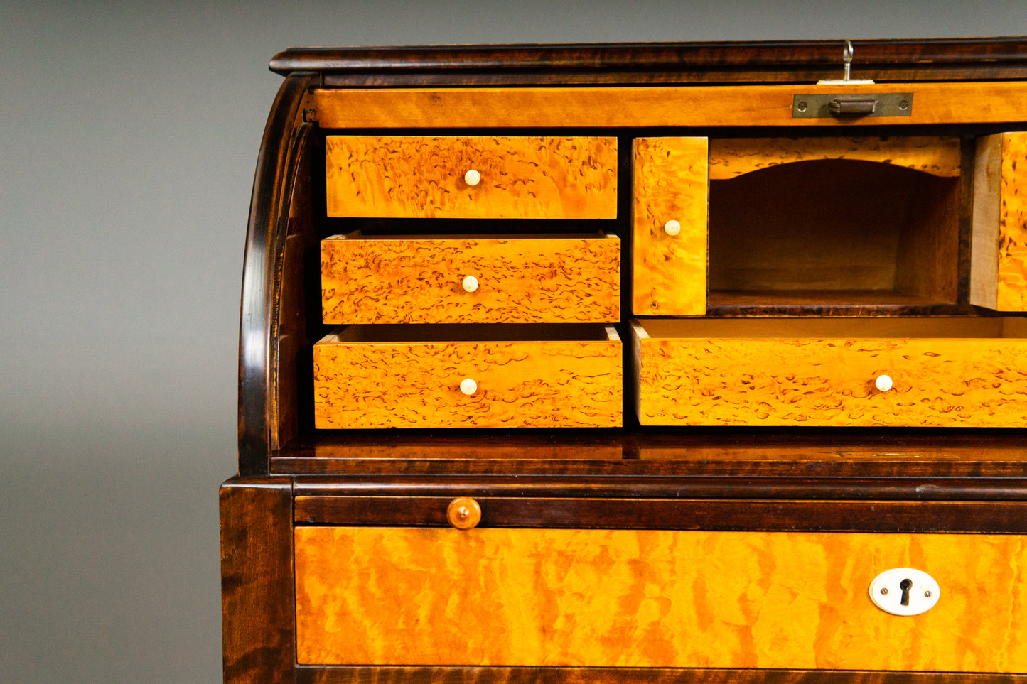 kleiner Sekretär im Biedermeier Stil
