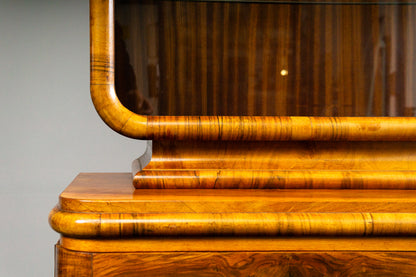 Beeindruckender Art Déco Vitrinenschrank