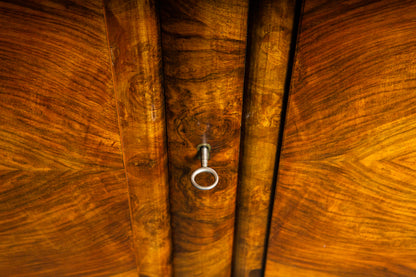 Beeindruckender Art Déco Vitrinenschrank
