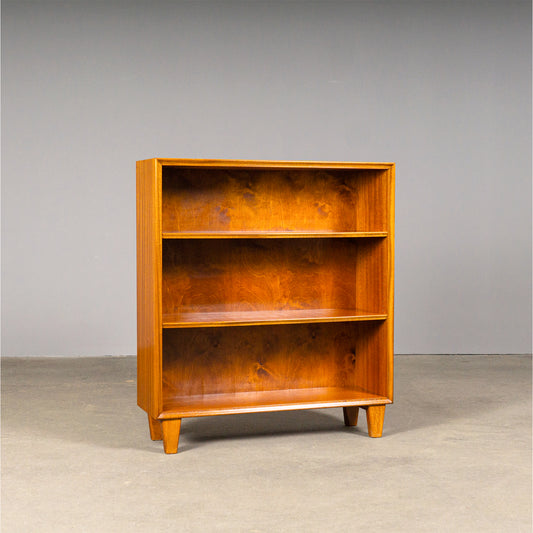 Süßes Mid-Century Bücherregal