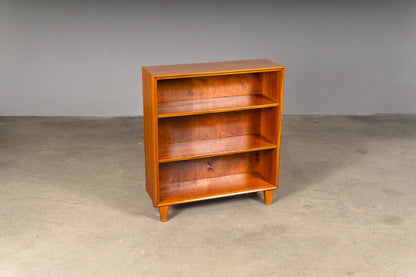 Süßes Mid-Century Bücherregal