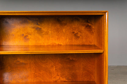 Süßes Mid-Century Bücherregal