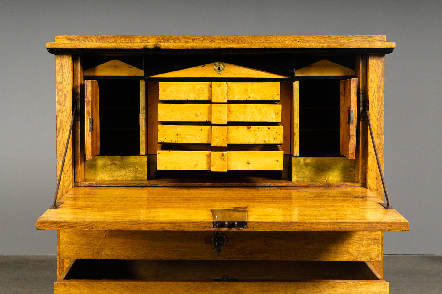 Stilvoller Biedermeier Sekretär