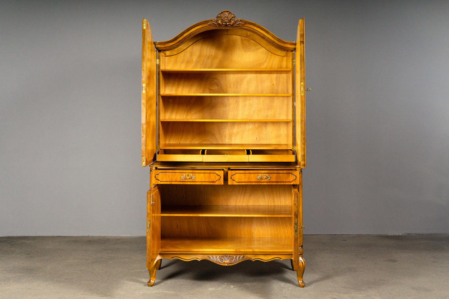 Schöner Buffetschrank im Barockstil