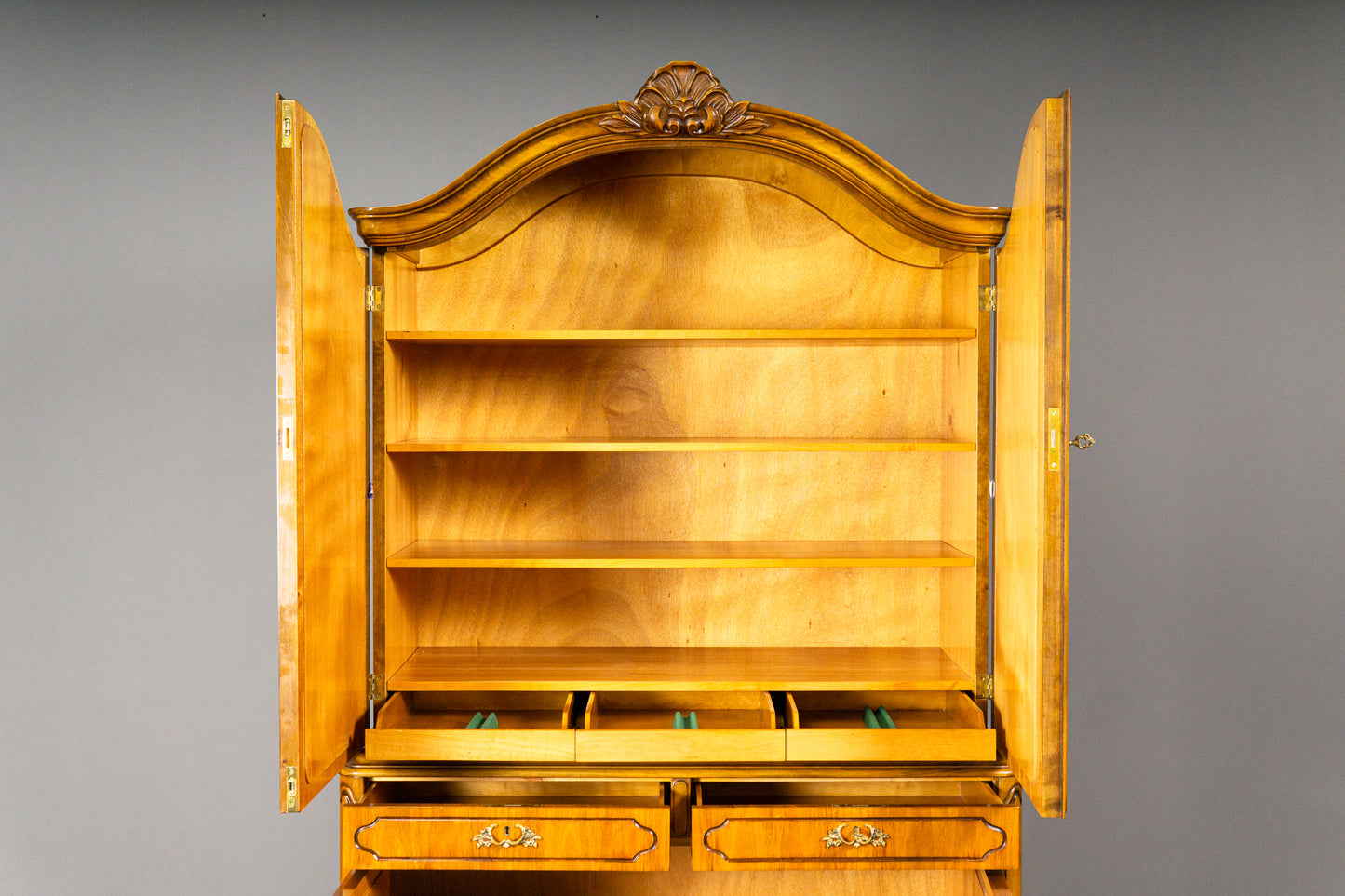 Schöner Buffetschrank im Barockstil