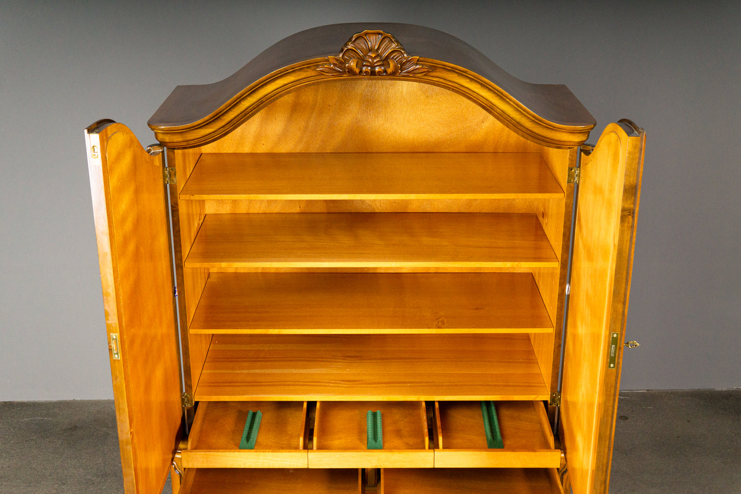 Schöner Buffetschrank im Barockstil