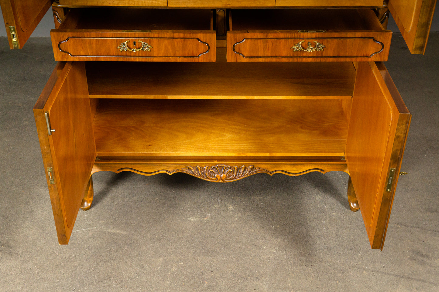 Schöner Buffetschrank im Barockstil