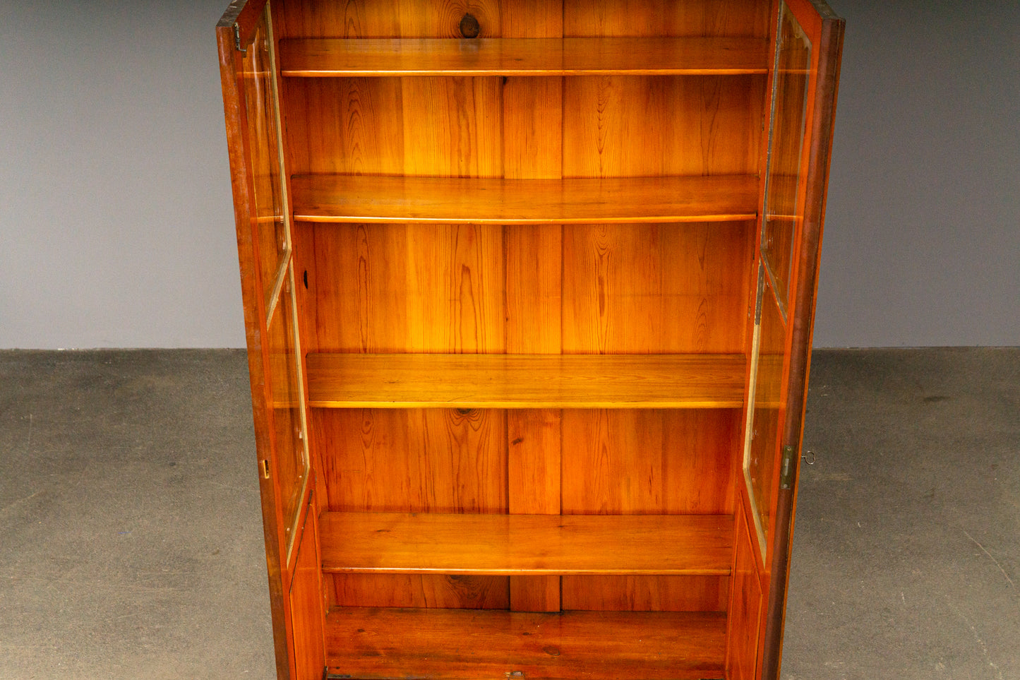 Elegante Louis Philippe Vitrine