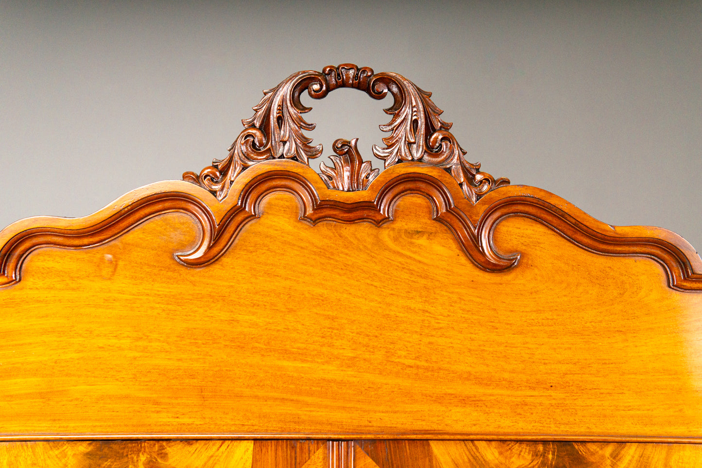 Elegante Louis Philippe Vitrine