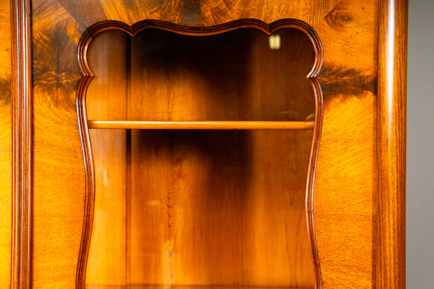 Elegante Louis Philippe Vitrine