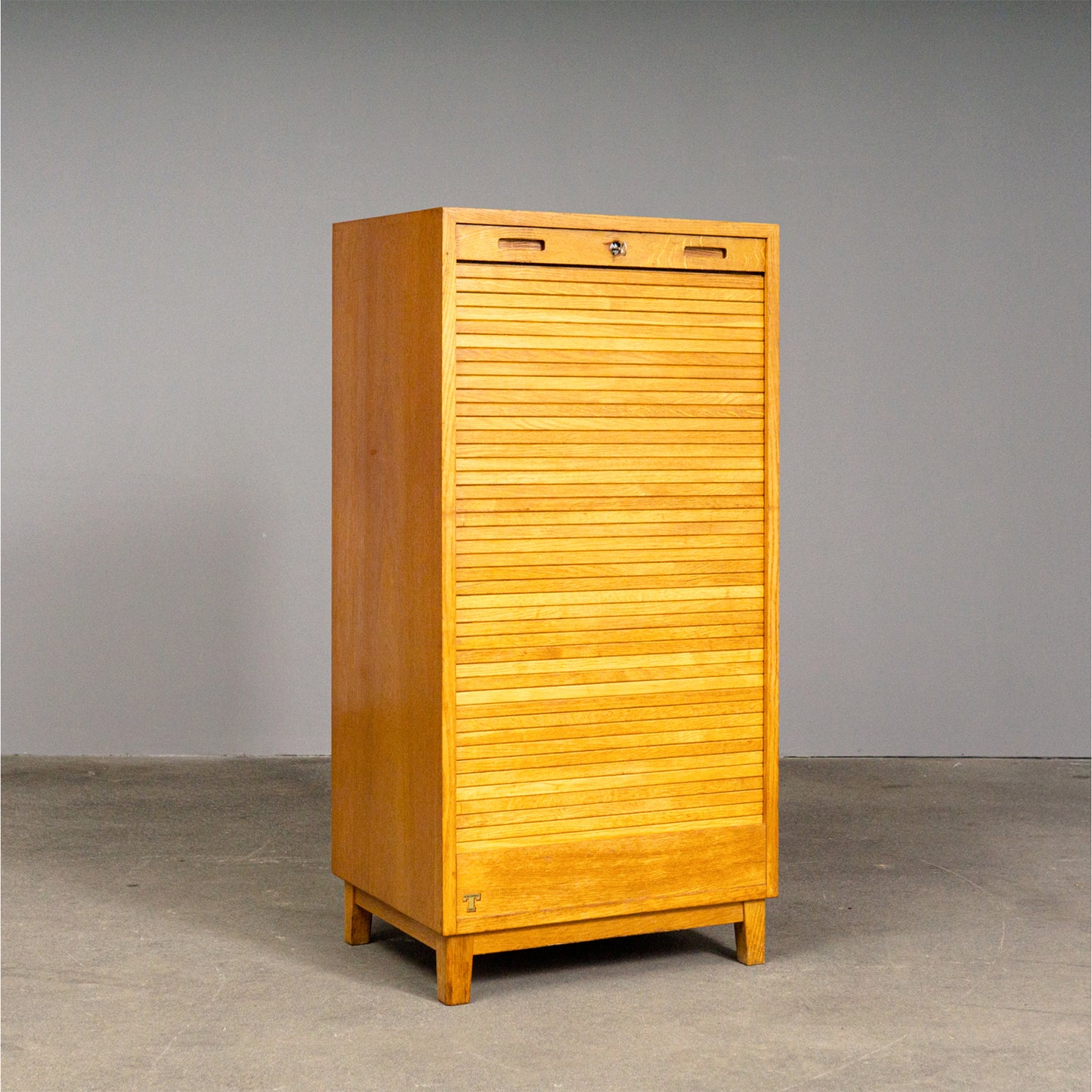 Praktischer Mid-Century Rollladenschrank