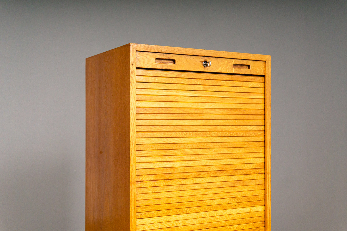 Praktischer Mid-Century Rollladenschrank