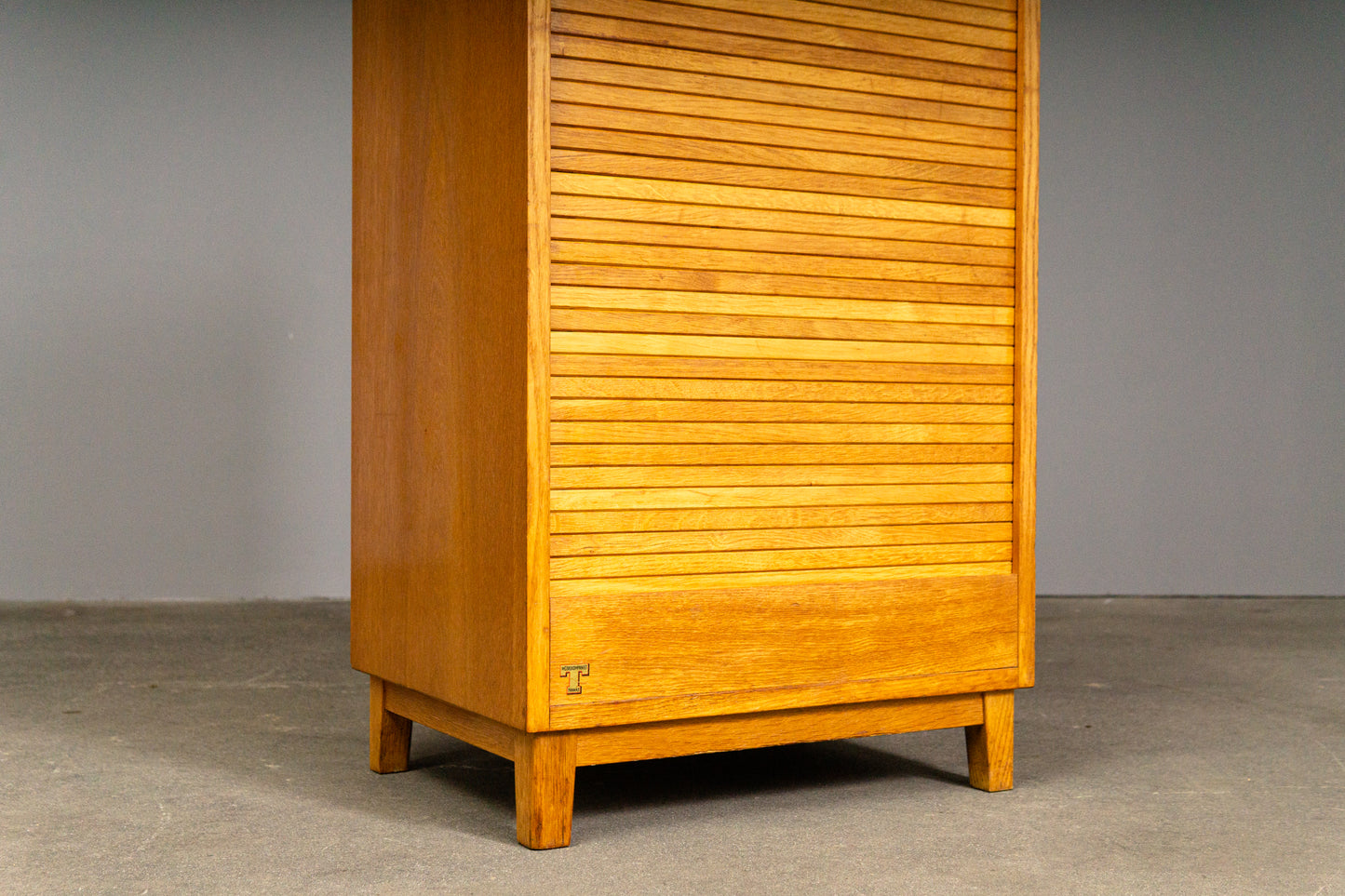 Praktischer Mid-Century Rollladenschrank