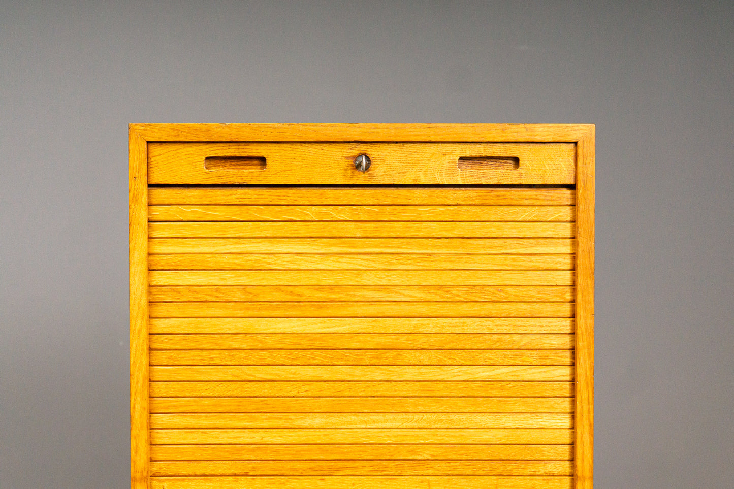 Praktischer Mid-Century Rollladenschrank