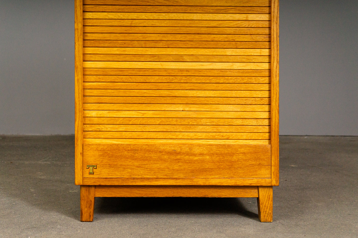 Praktischer Mid-Century Rollladenschrank