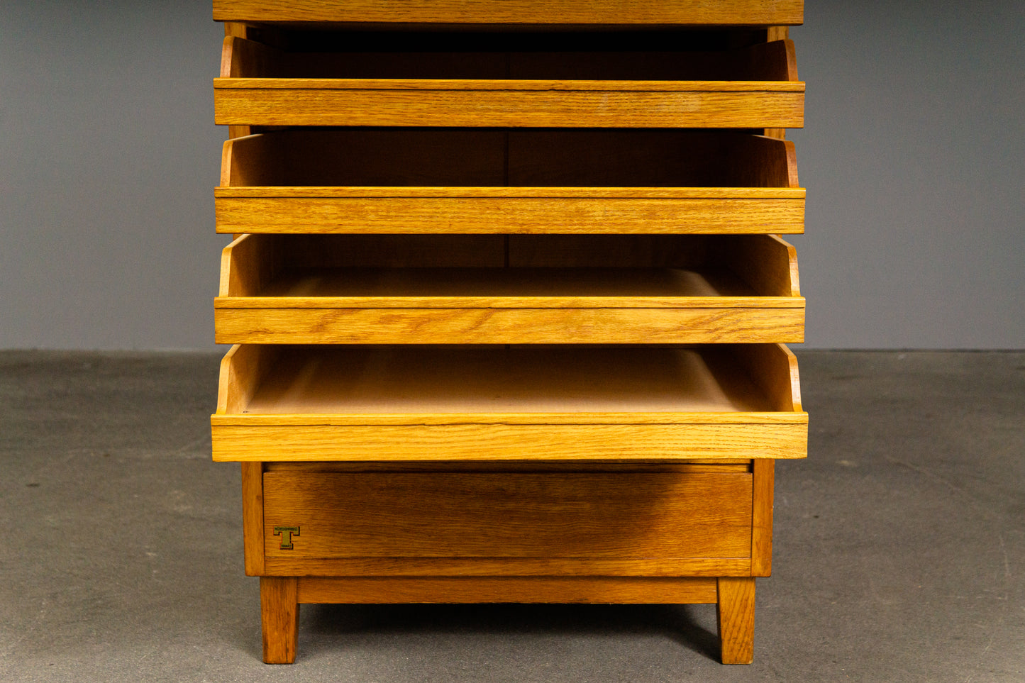 Praktischer Mid-Century Rollladenschrank
