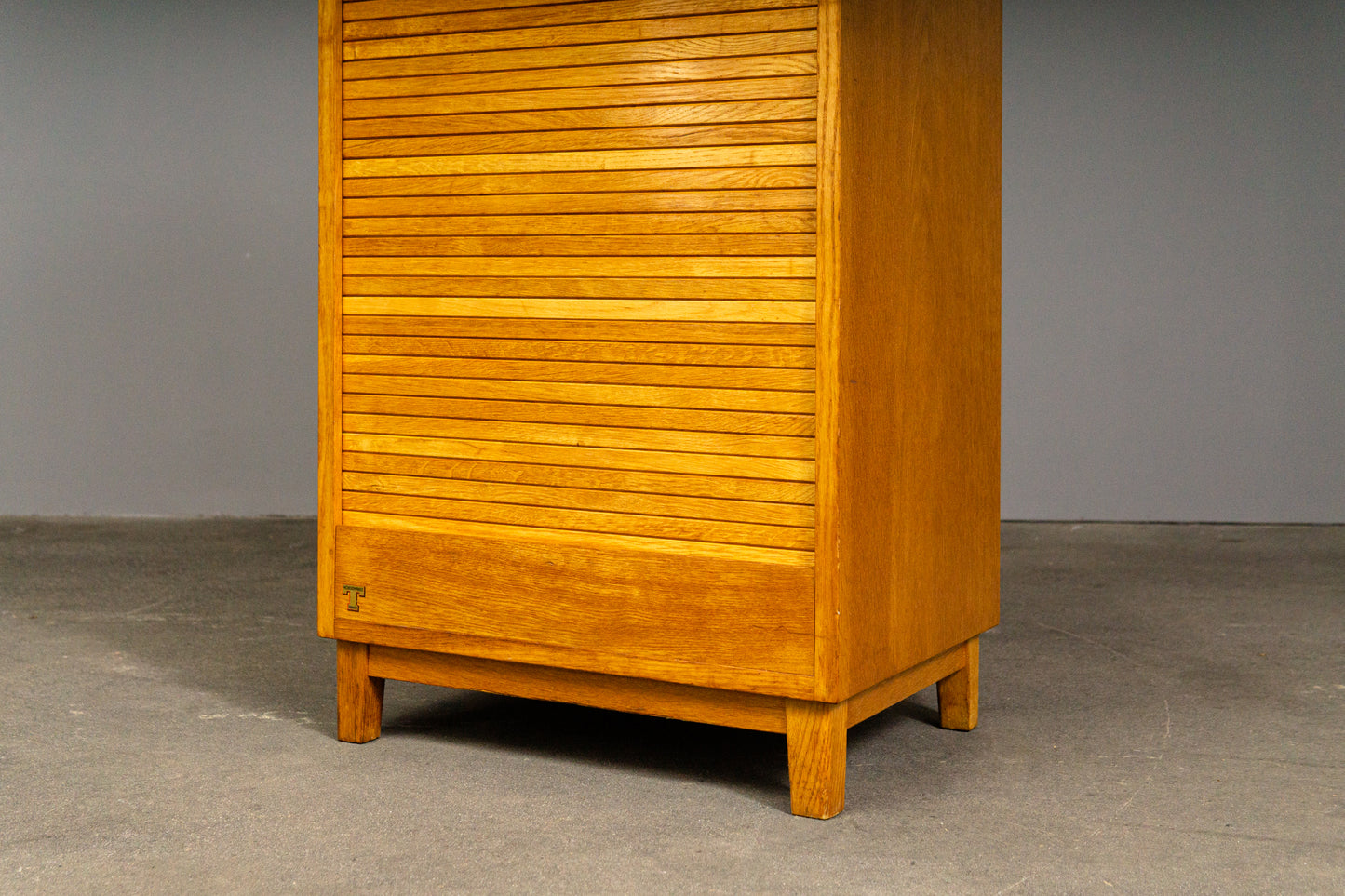 Praktischer Mid-Century Rollladenschrank