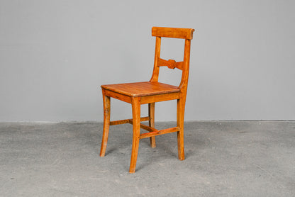 Schlichtes Paar Biedermeier Stühle