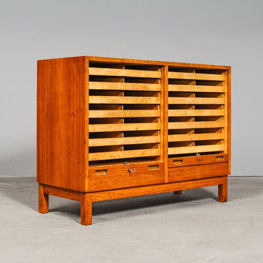 Stilvoller Mid-Century Rollladenschrank