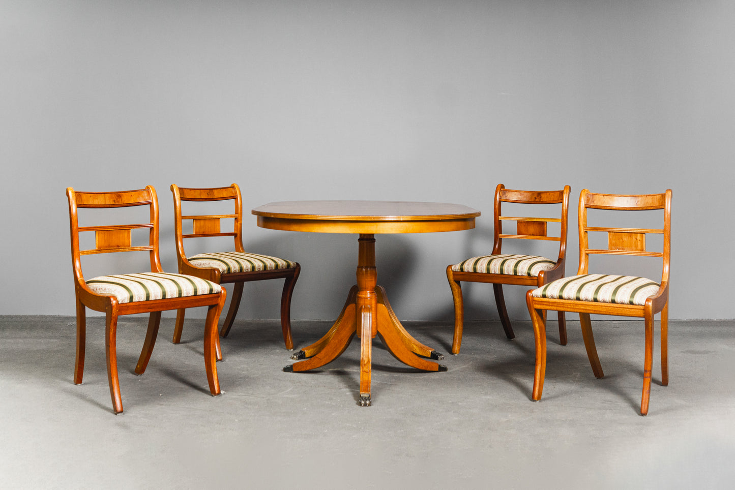 Elegantes 4er Set Stühle im Englischen Stil