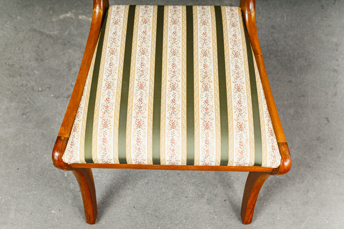 Elegantes 4er Set Stühle im Englischen Stil