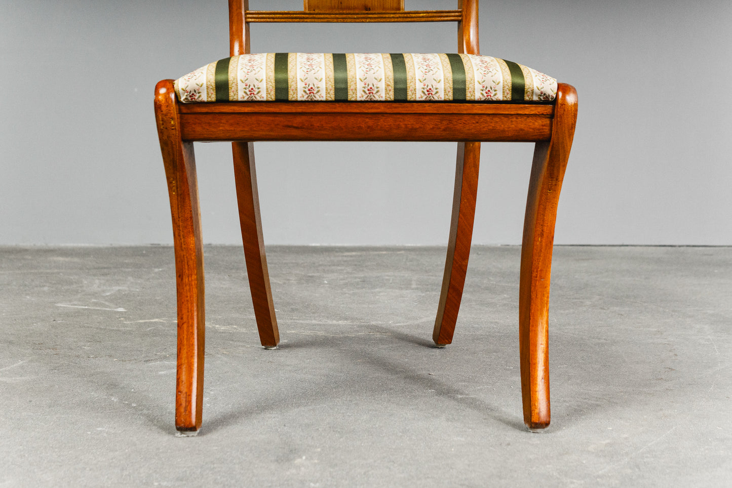 Elegantes 4er Set Stühle im Englischen Stil