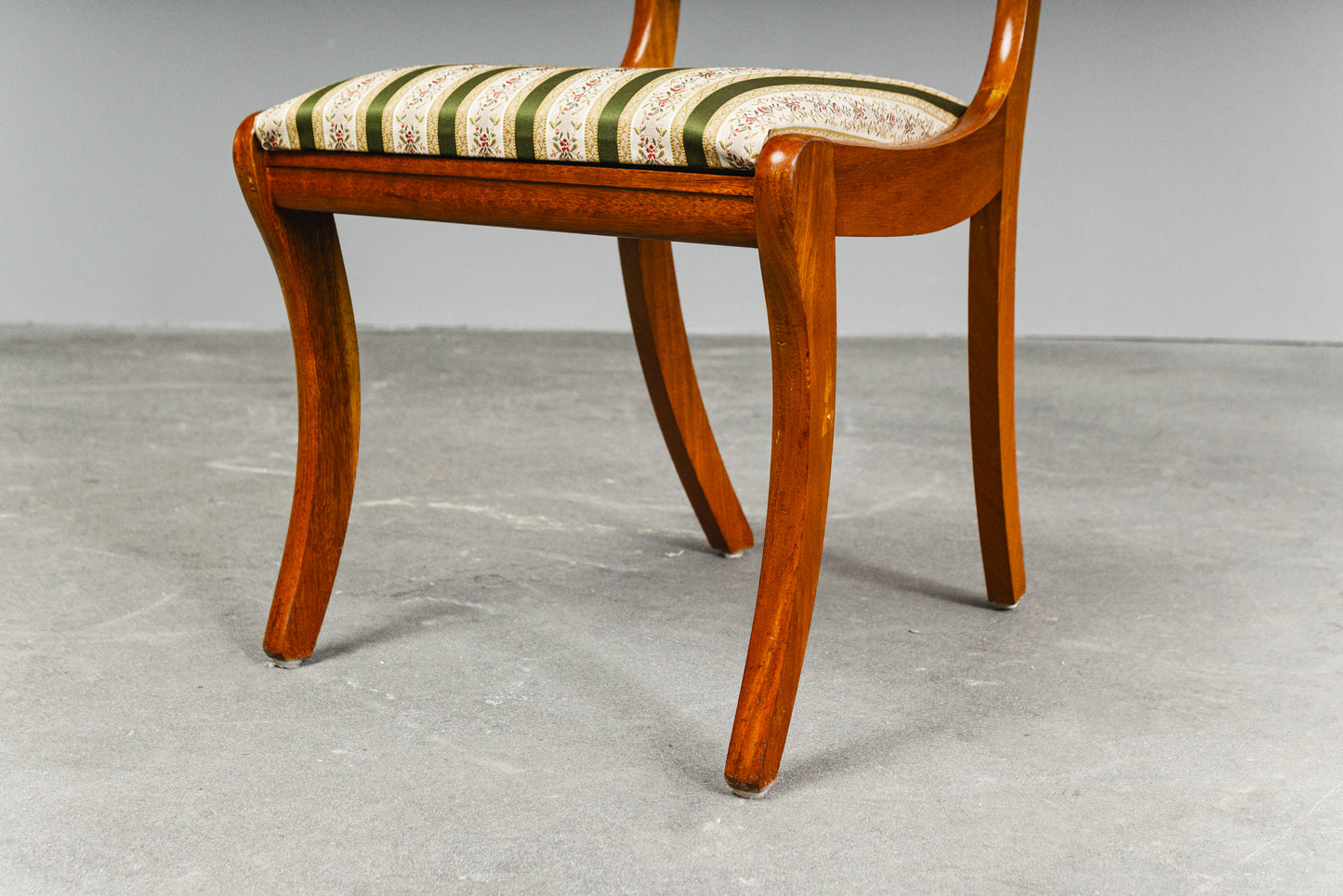 Elegantes 4er Set Stühle im Englischen Stil