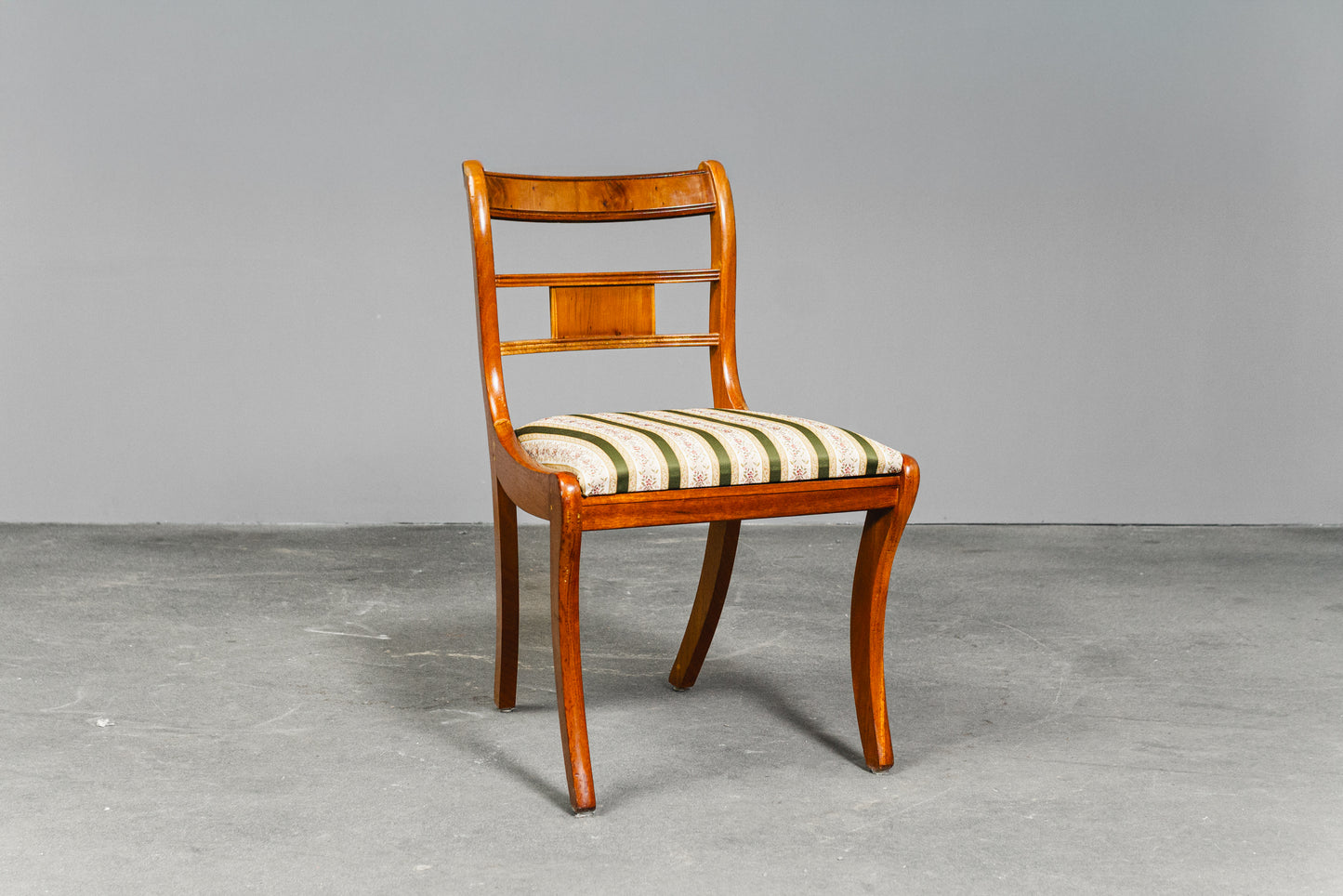 Elegantes 4er Set Stühle im Englischen Stil