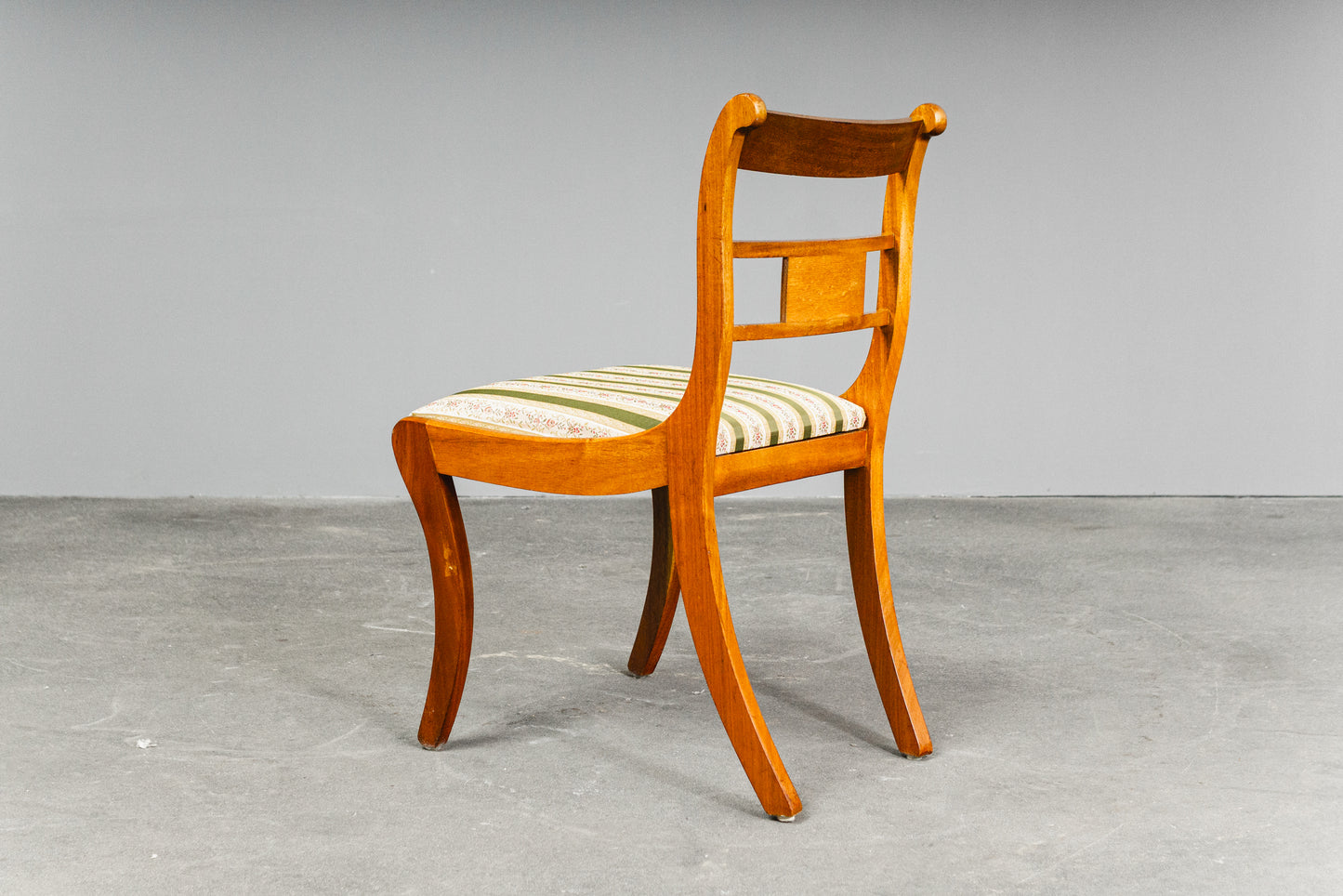 Elegantes 4er Set Stühle im Englischen Stil