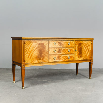 Elegantes Sideboard im Englischen Stil