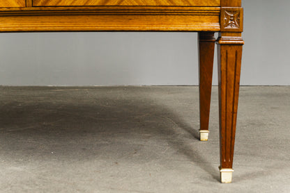 Elegantes Sideboard im Englischen Stil