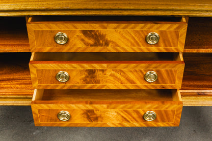 Elegantes Sideboard im Englischen Stil