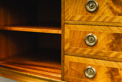 Elegantes Sideboard im Englischen Stil