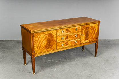 Elegantes Sideboard im Englischen Stil