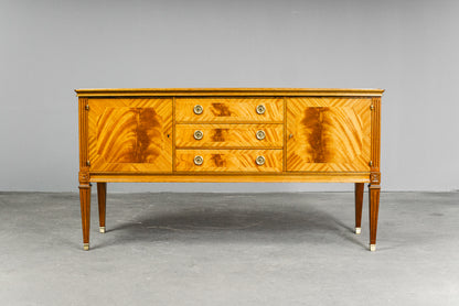 Elegantes Sideboard im Englischen Stil