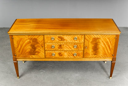 Elegantes Sideboard im Englischen Stil
