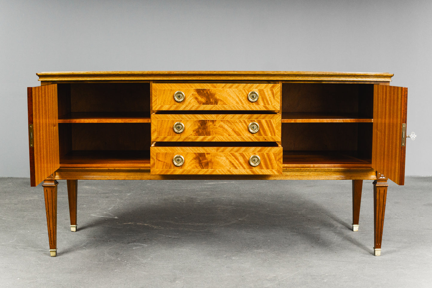 Elegantes Sideboard im Englischen Stil