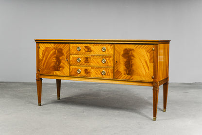 Elegantes Sideboard im Englischen Stil