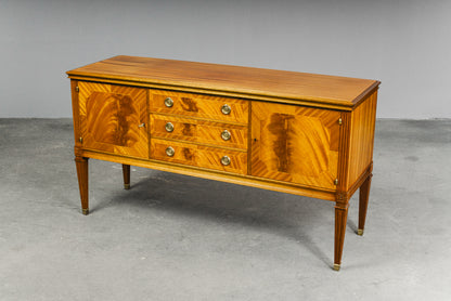 Elegantes Sideboard im Englischen Stil