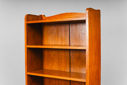Elegantes Jugendstil Bücherregal