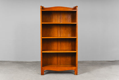 Elegantes Jugendstil Bücherregal