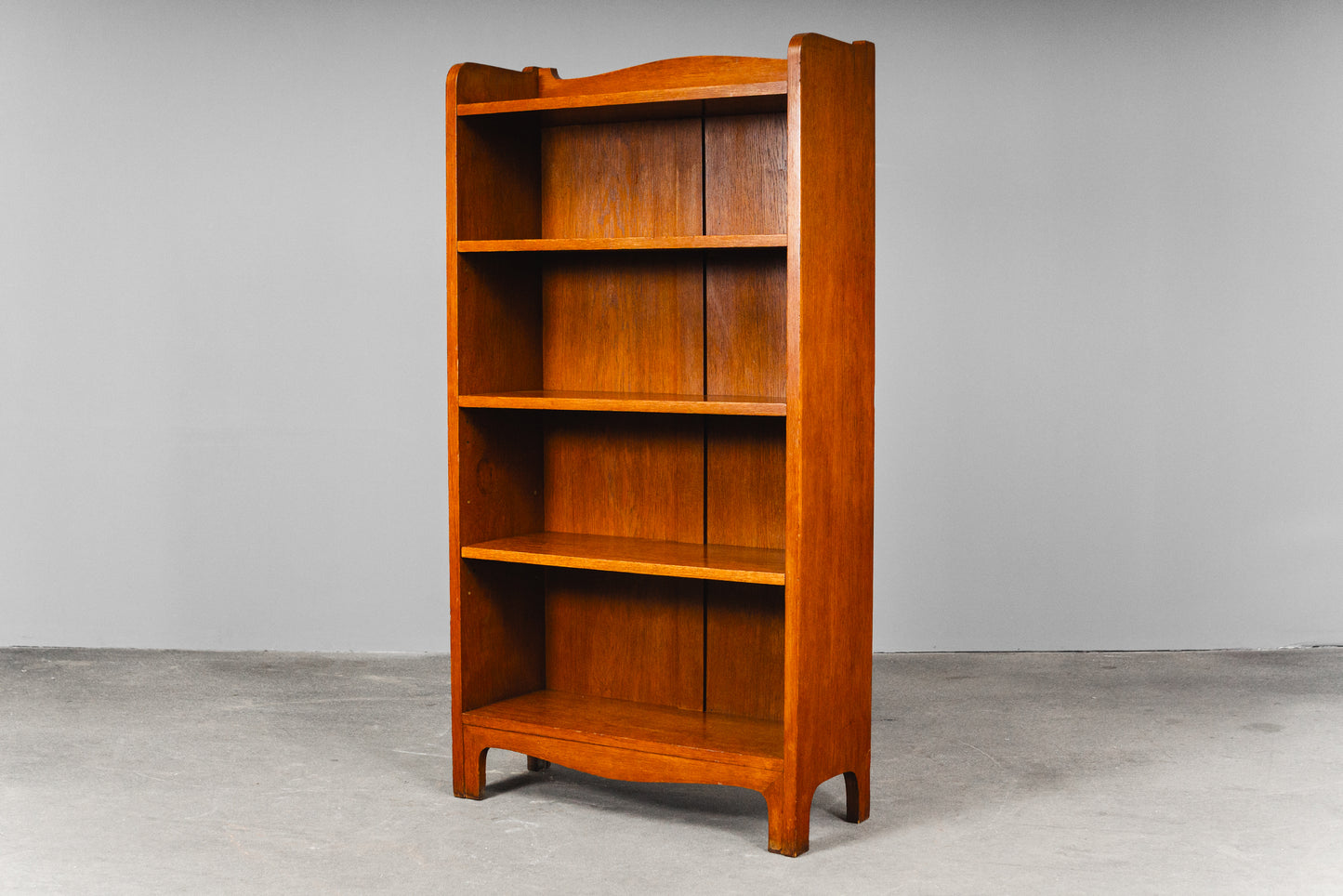 Elegantes Jugendstil Bücherregal
