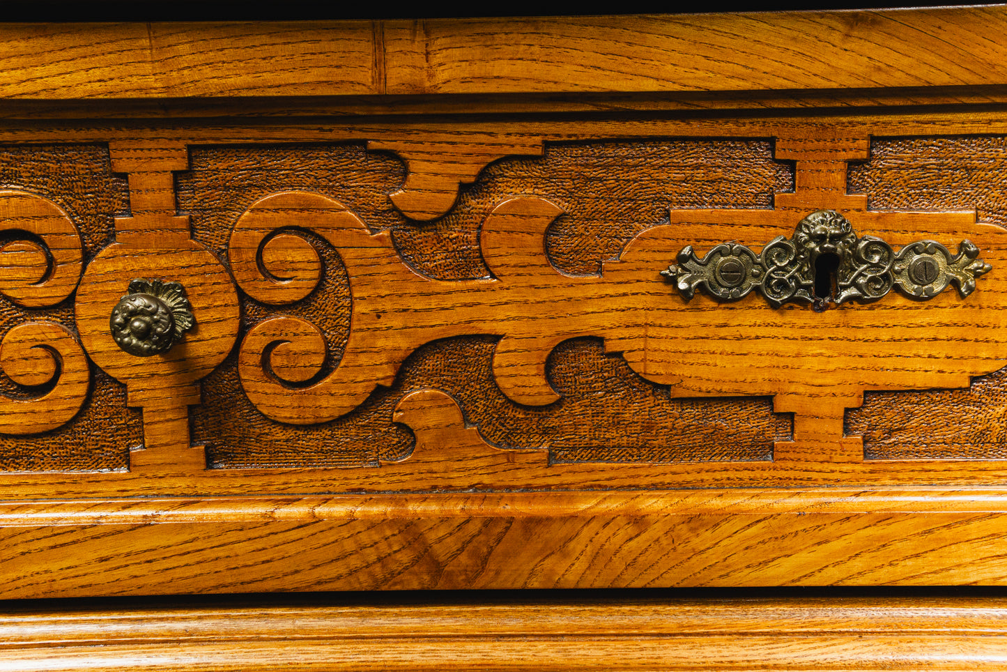 Eleganter Gründerzeit Bücherschrank