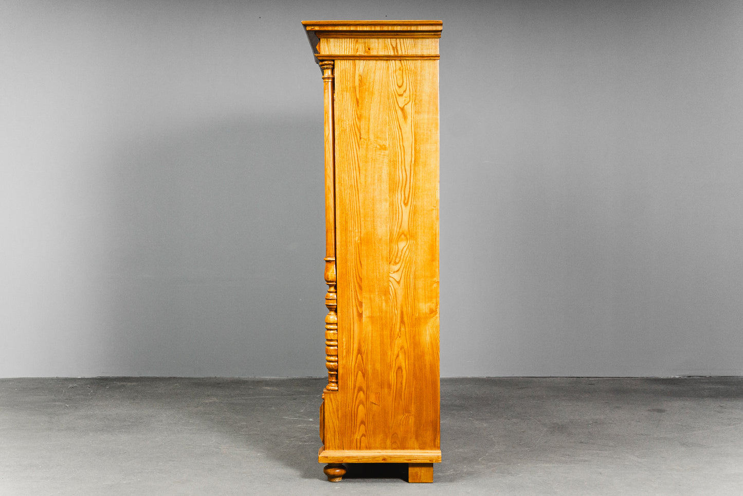 Eleganter Gründerzeit Bücherschrank