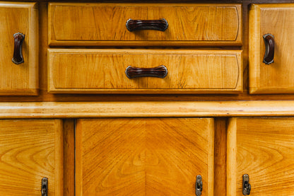 Praktisches Art Déco Küchenbuffet