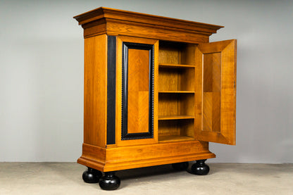 Imposanter Schrank im Barock Stil