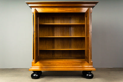 Imposanter Schrank im Barock Stil