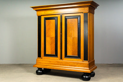 Imposanter Schrank im Barock Stil