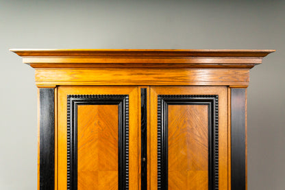 Imposanter Schrank im Barock Stil